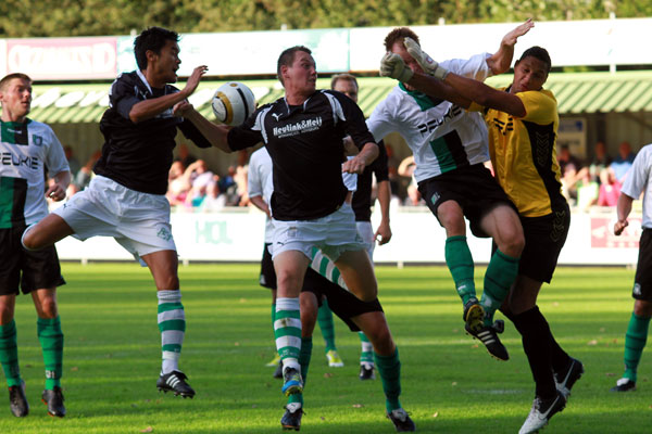 s.v.v. Scheveningen - SC Genemuiden (Foto Helmich Lubberts).